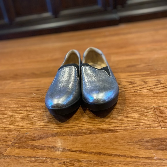 Naturalized N5 Contour Women’s Shoe - Picture 2 of 4